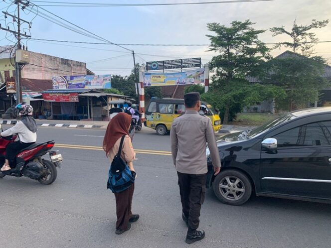 
					Polsek Indralaya Laksanakan Pengaturan Lalu Lintas dan Himbauan untuk Sukseskan Operasi Keselamatan Musi 2025