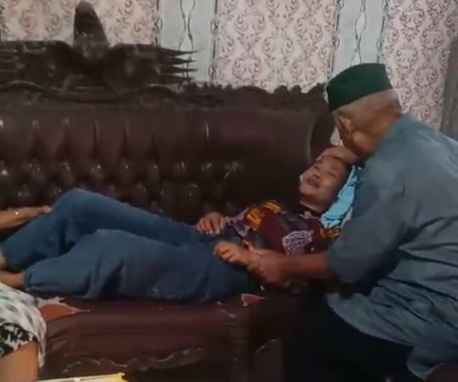 
					Lurah Kemas Rindo Mempersulit Warga Ngurus SKTM, Karna Dimarahi Ibu Muda Syok Dan Pingsan Di Rumah Ketua Rt 32